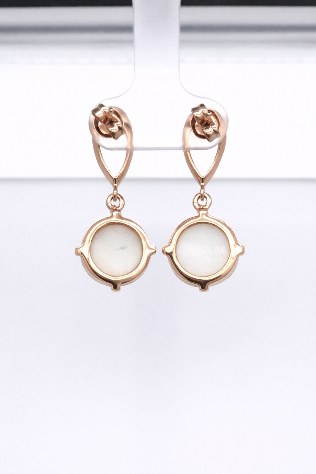 Attractive Moonstone Earring