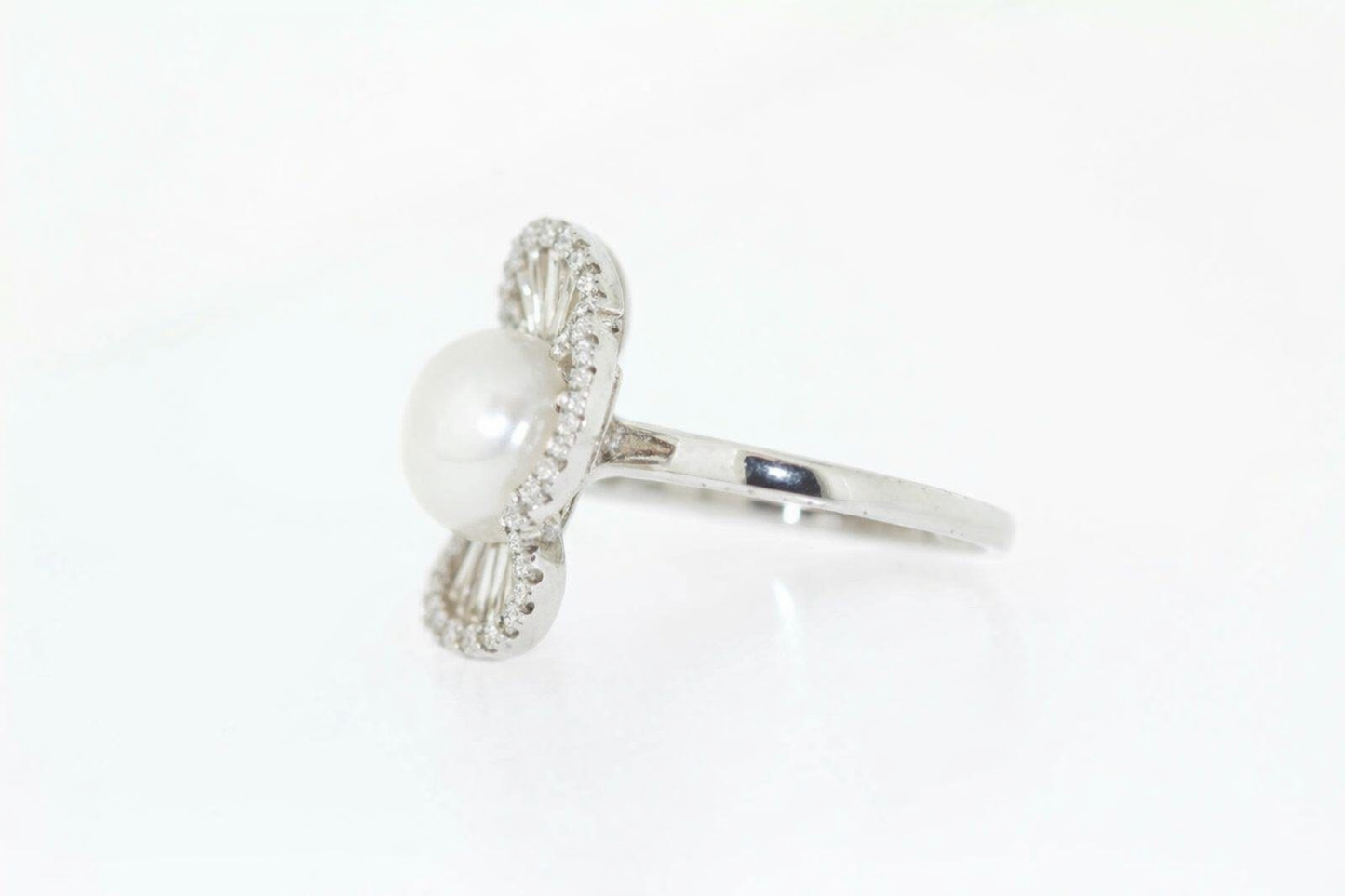 925 SS Pearl - White Topaz Ring - 4.95 cts