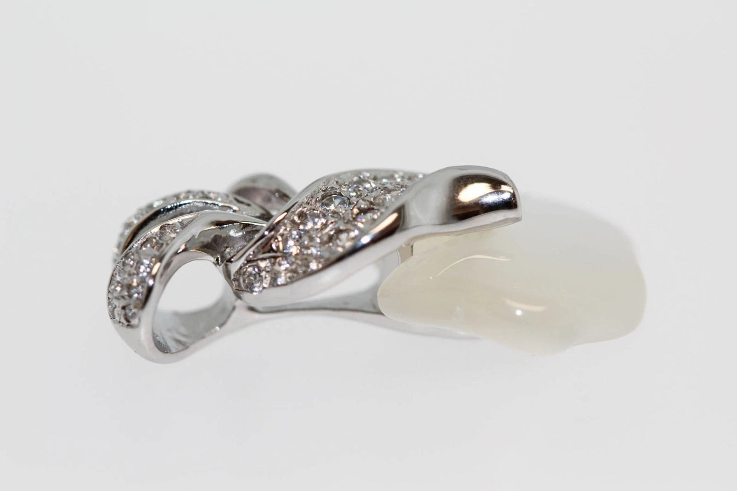 925 MOP w - White Topaz Pendant -3DOT15 cts